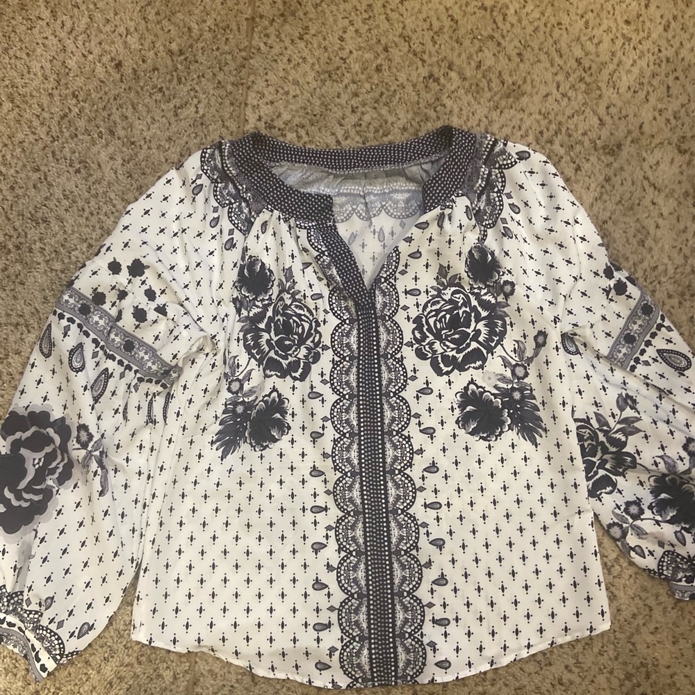 Size medium flowy silkey long sleeve top
